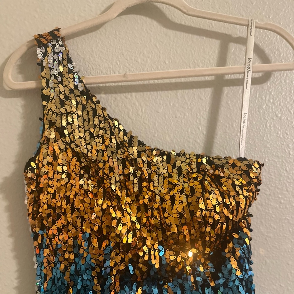 Elegant Sequin One-Shoulder Mini Dress - Picture 3 of 8